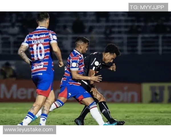 弗拉门戈门将失误送礼对手轻松进球引发全场哄笑 弗拉门戈门将失误送礼对手轻松进球引发全场哄笑