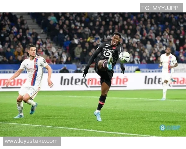 伊尔迪兹主动让点球给戴维展现体育精神与团队合作精神