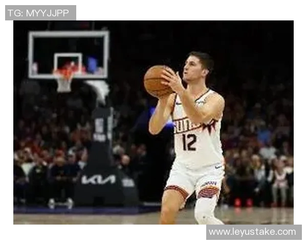 吉莱斯皮称赞布克场上威慑力强大自信出手是我唯一的要求