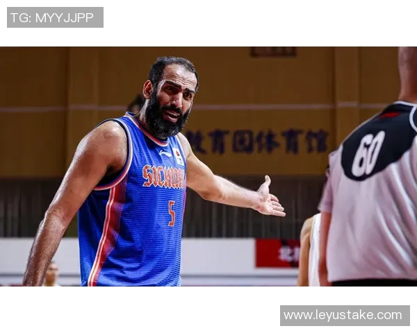 杰明全场表现亮眼13投6中斩获19分3板3助3断三分球命中率高达50 杰明全场表现亮眼13投6中斩获19分3板3助3断三分球命中率高达50