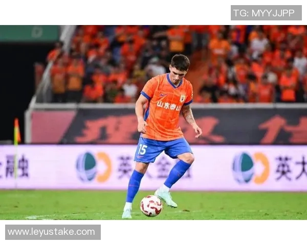 泰山中卫洛佩斯全场表现低迷对抗与争顶数据惨淡引发关注