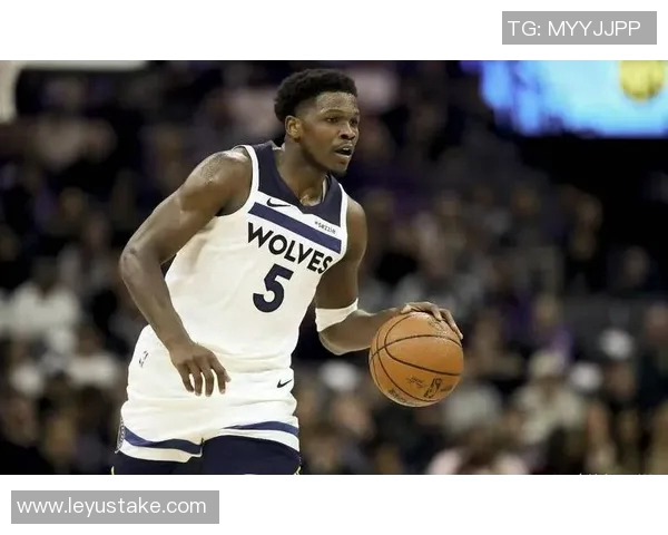 爱德华兹状态低迷半场仅得6分失误频繁表现不佳需调整状态