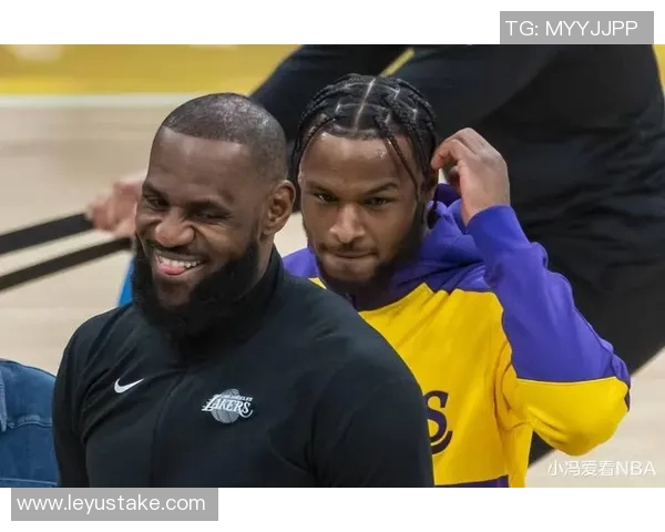 詹姆斯团队分析去年季前备战过度消耗导致其12月状态下滑